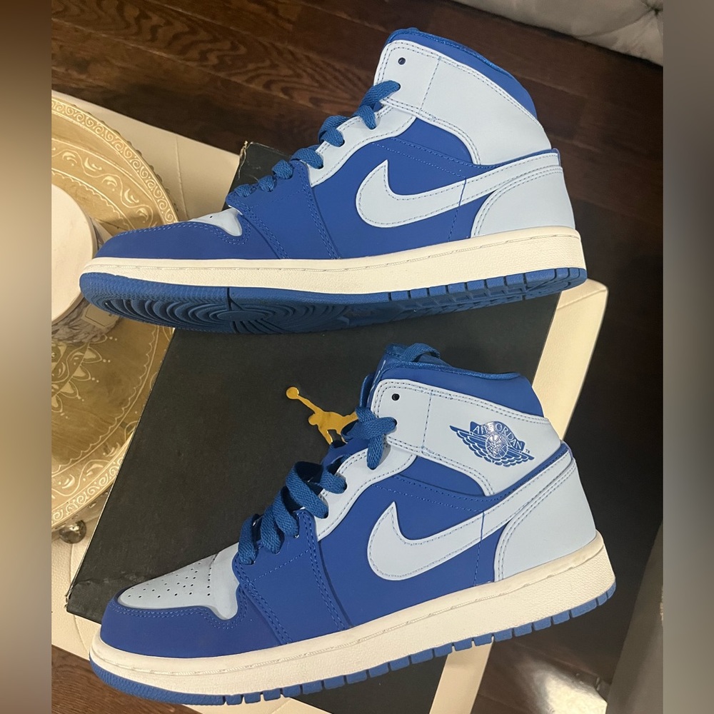 Air Jordan 1 MID